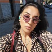 Insegnante privata impartisce lezioni private di materie scientifiche e umanistiche a studendi di scuola media e superiore